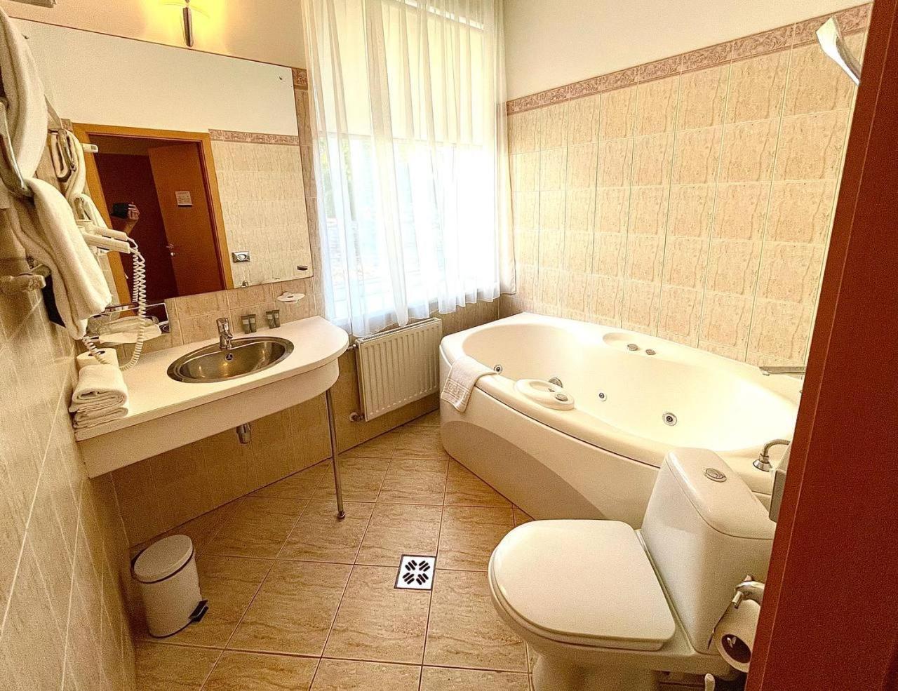 Hotel Lucky Fish Jūrkalne Extérieur photo
